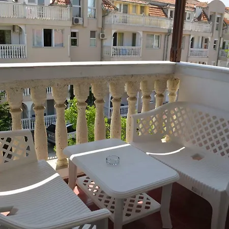 Apartment Bravo 1 George