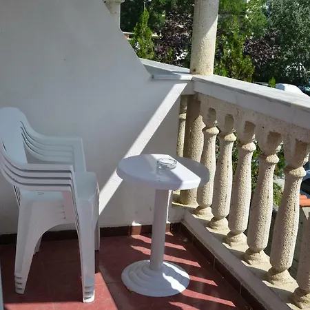 Daire Bravo 1 George *