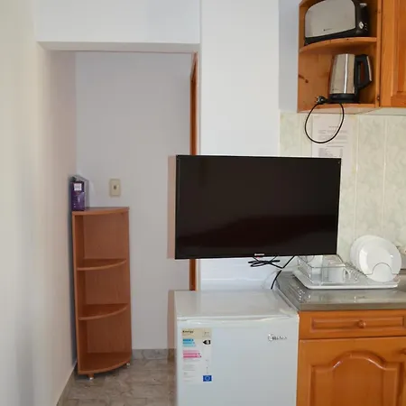 Apartment Bravo 1 George