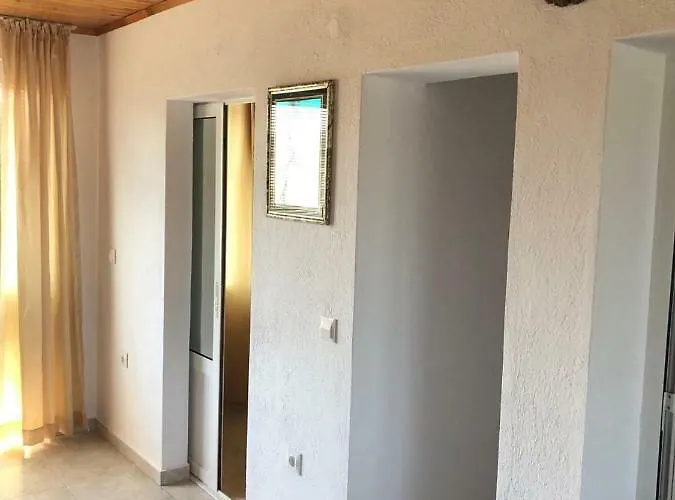 Bravo 1 George Apartment