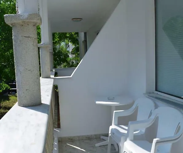 Apartment Bravo 1 George *