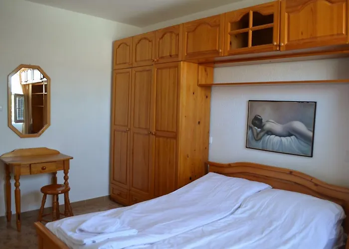 Bravo 1 George アパート サニービーチ