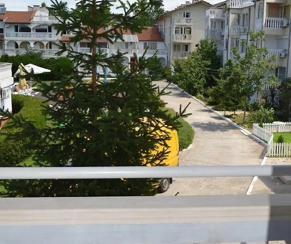 アパート Bravo 1 George サニービーチ